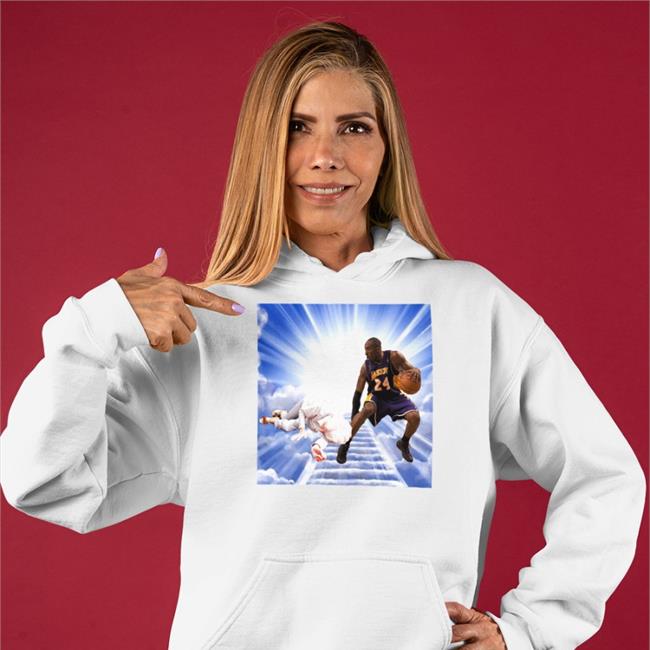 Lakeshowyo The Queen When She Runs Into Kobe Shirt